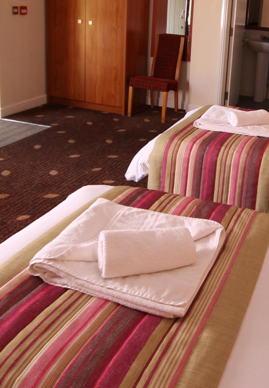 Plas Derwen Hotel Abergavenny Kültér fotó